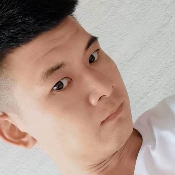 小伙演变听话的照片