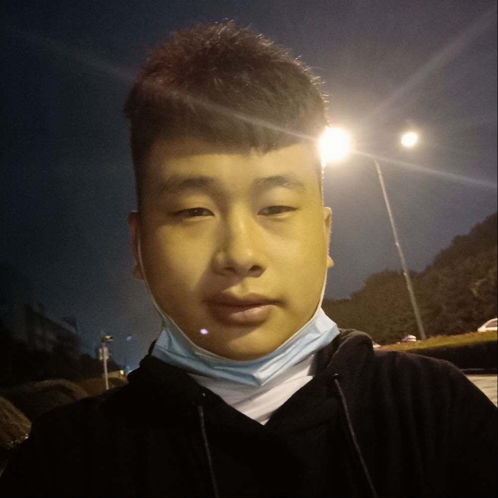 浅唱闻冰淇淋的照片