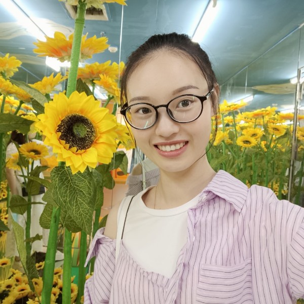 机器猫挽手舒心的照片