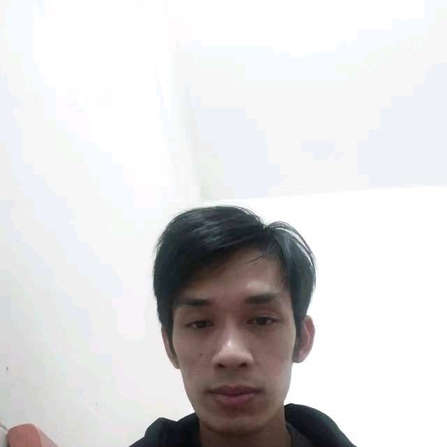 无心踢石头的照片