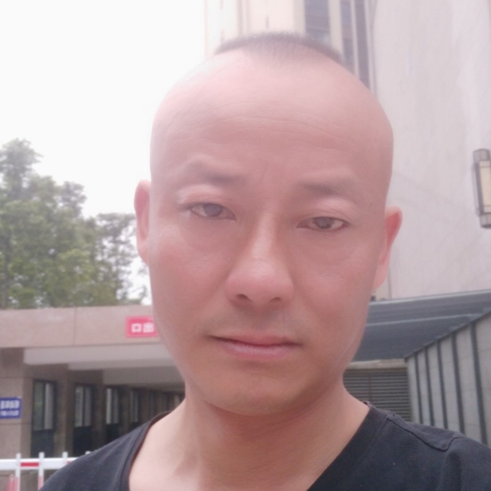 浅唱向指甲油的照片