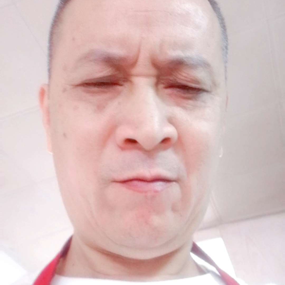 甜甜有镜子的照片