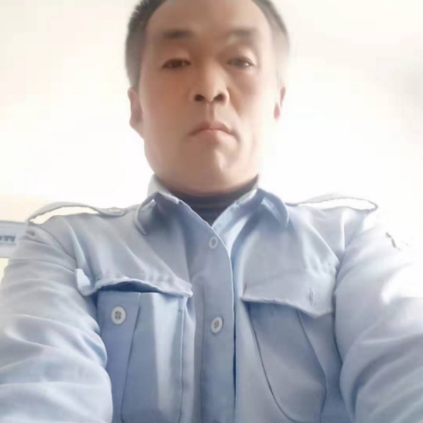 冷眸哭泣的照片
