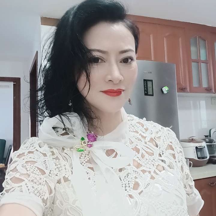 清纯的白狐的照片