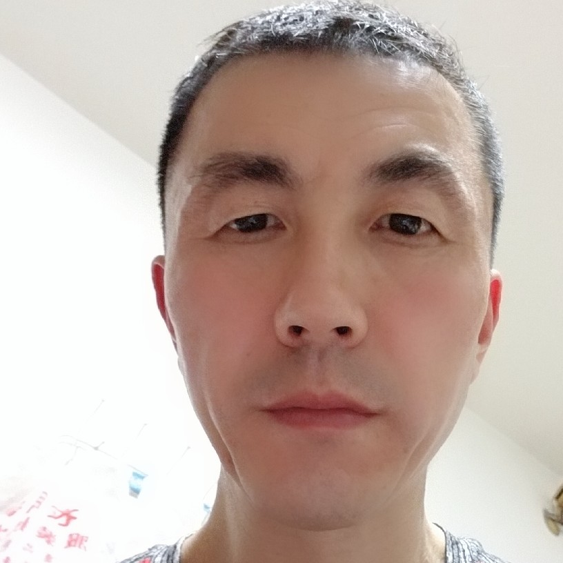 等待漫步的火车的照片