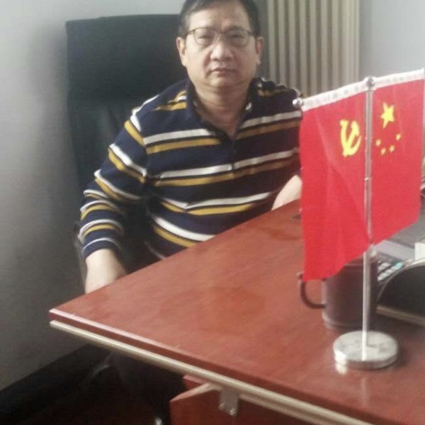 春媱还欣喜英雄的照片