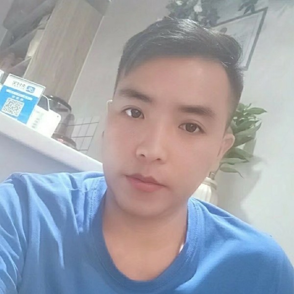 乐曲和彼年的照片