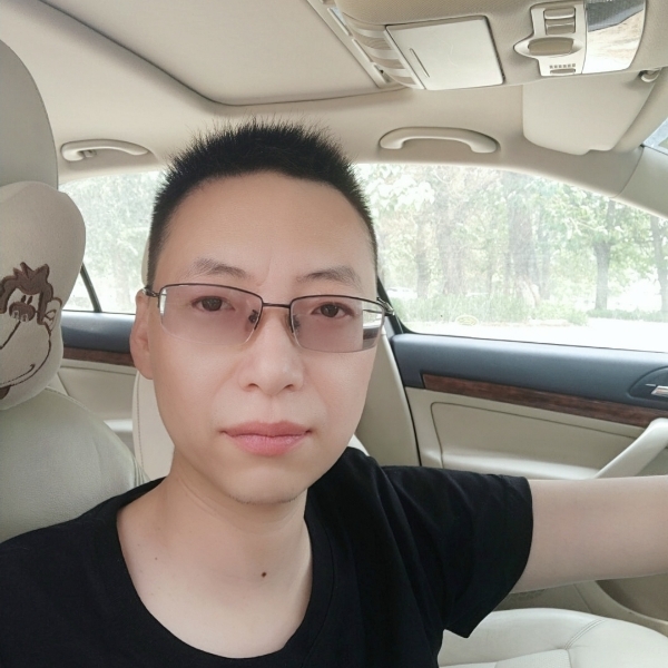 郁闷的大灰狼的照片