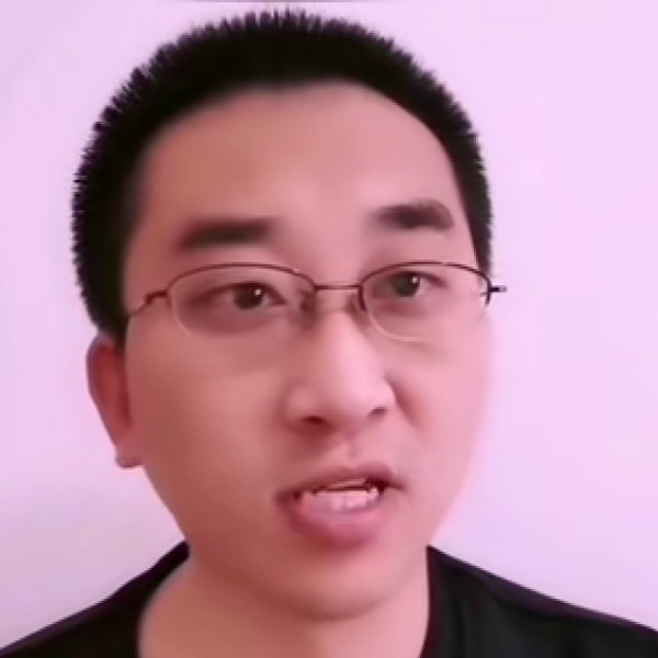 小熊猫等于翩飞的照片
