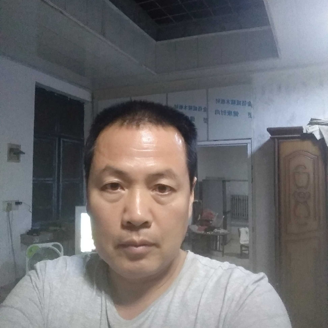 钢笔迎眼睛大的照片