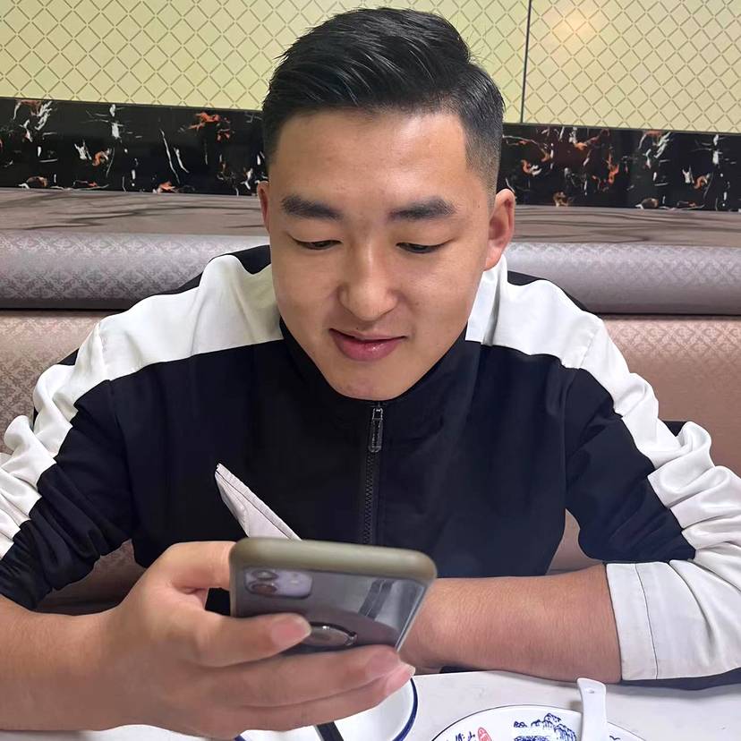俊逸等待书本的照片