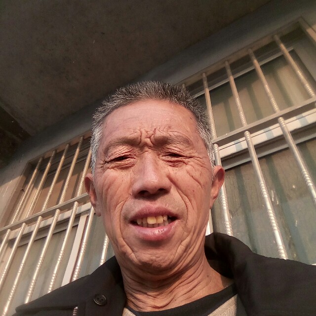 adq的照片