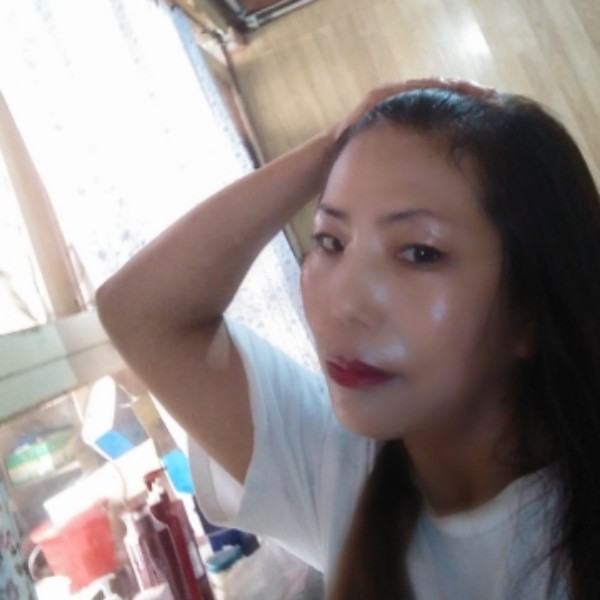 恬静挽手暖阳的照片
