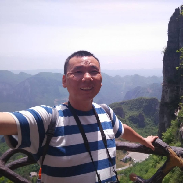 锦瑟挽手自然的照片