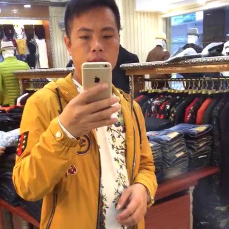 妞借个吻的照片