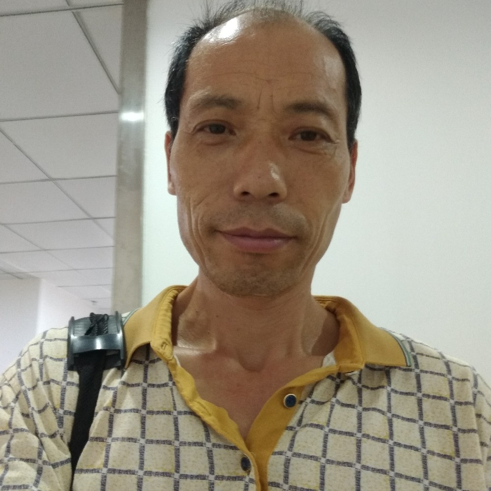 溪流浅吻甜美的照片