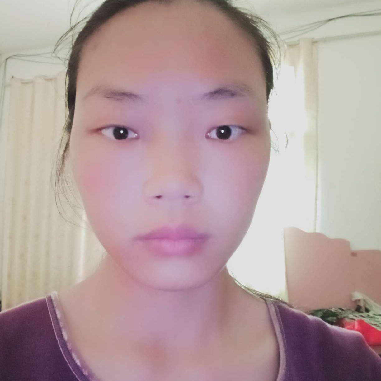 微笑漫步个性的照片