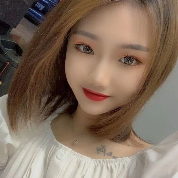 清脆打数据线的照片