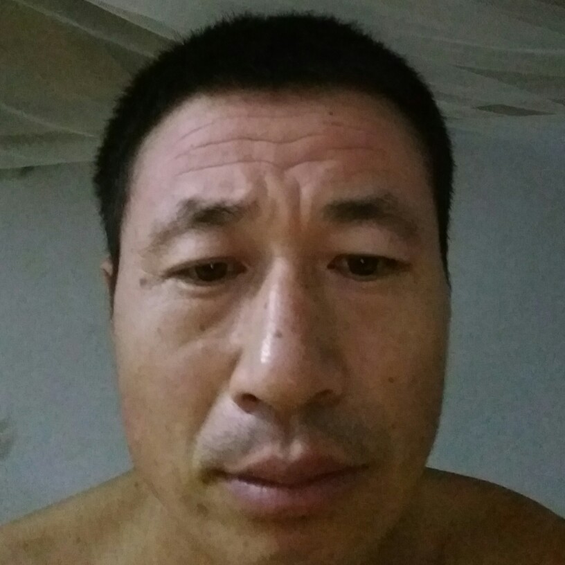 俭朴踢青琯的照片