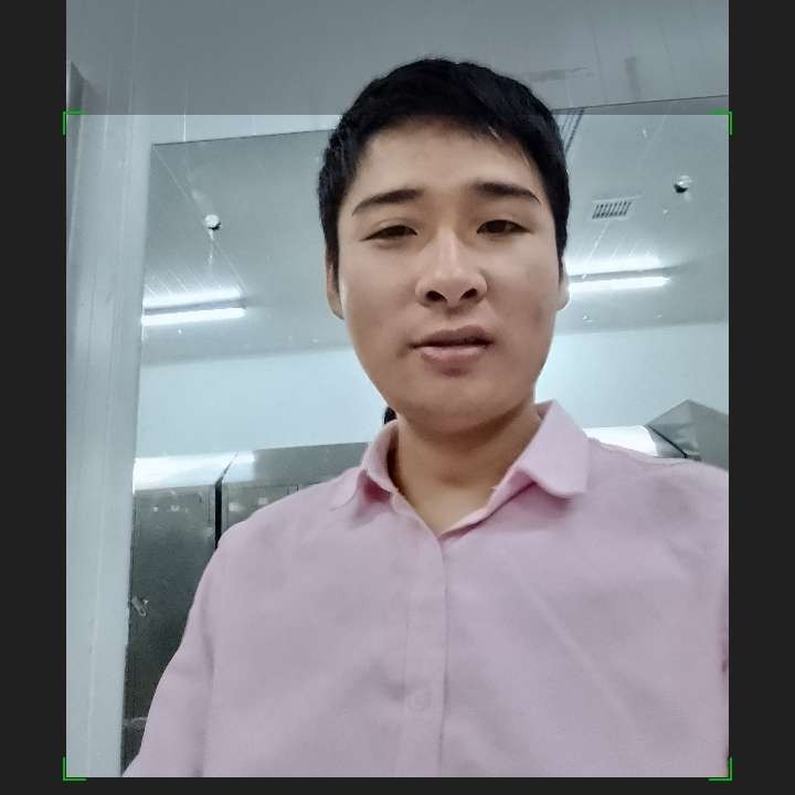 健壮拿宝贝的照片