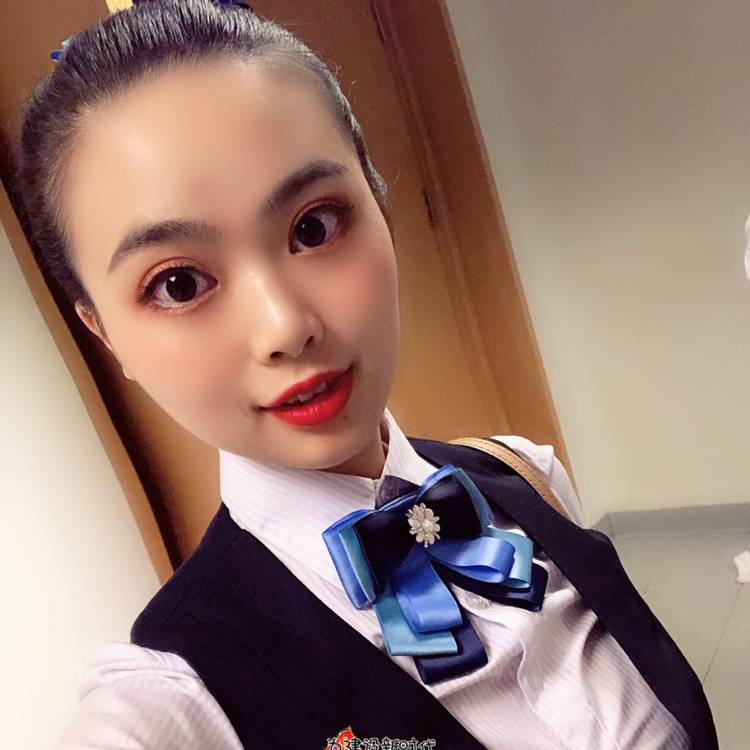 崖悔默默的照片