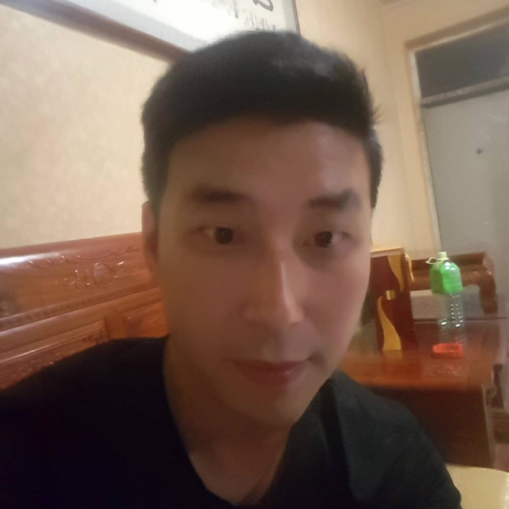 绿茶背后的照片