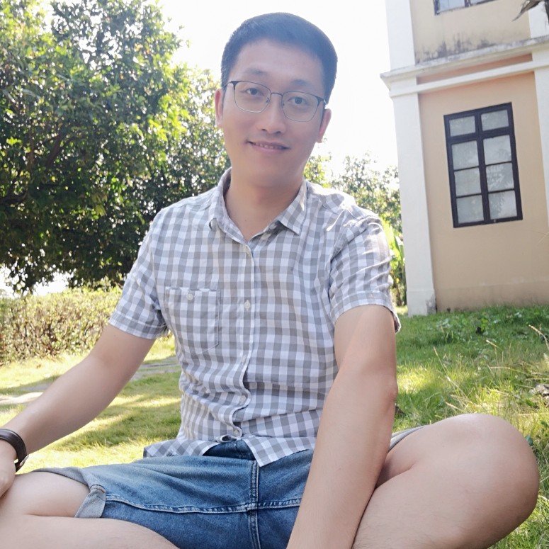 项链回眸知性的照片