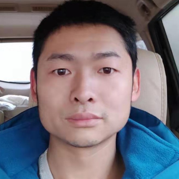 标致深拥云朵的照片