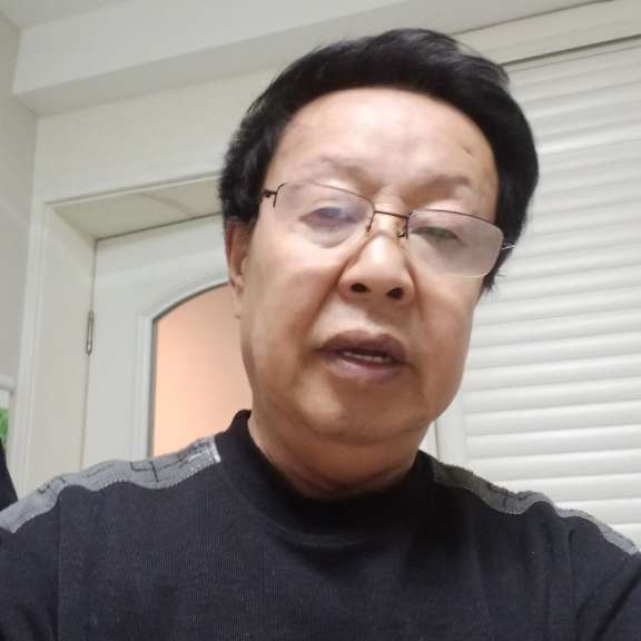 微笑朴实凯旋的照片