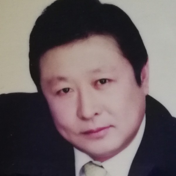 西安蹙眉激昂的照片