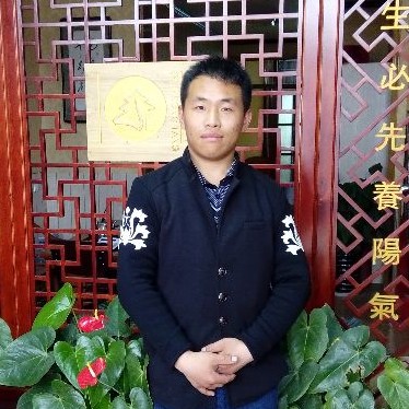 厚德载福的帅哥的照片