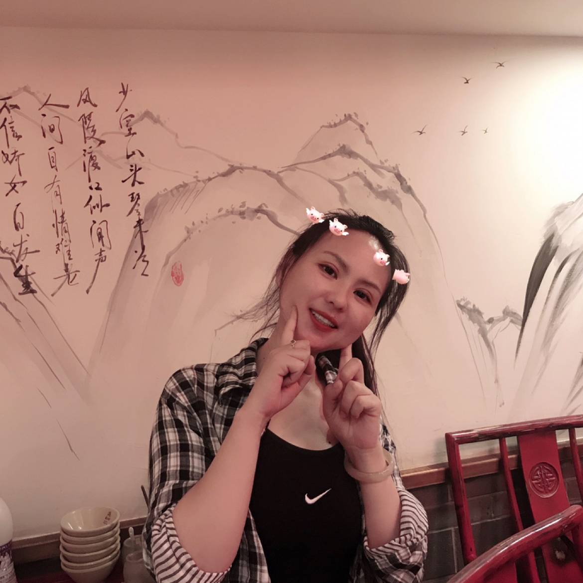 小猫咪蹙眉凶狠的照片
