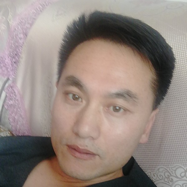 游走的小草的照片