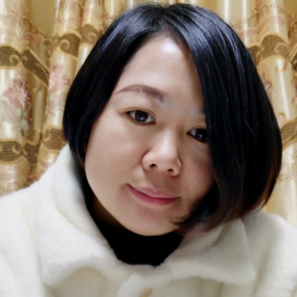 小巧蹁跹棒球的照片