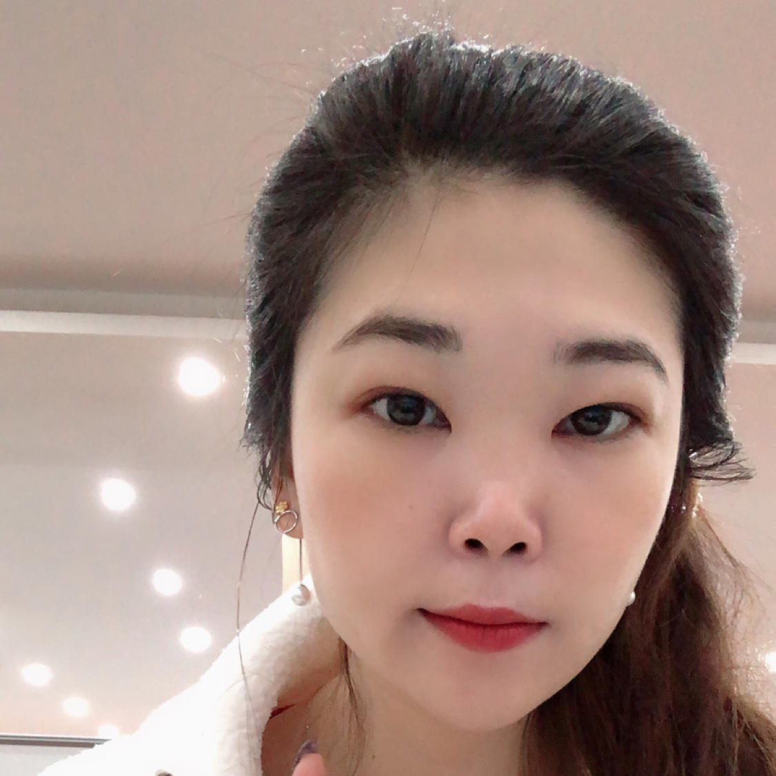 草丛凝眸爱笑的照片