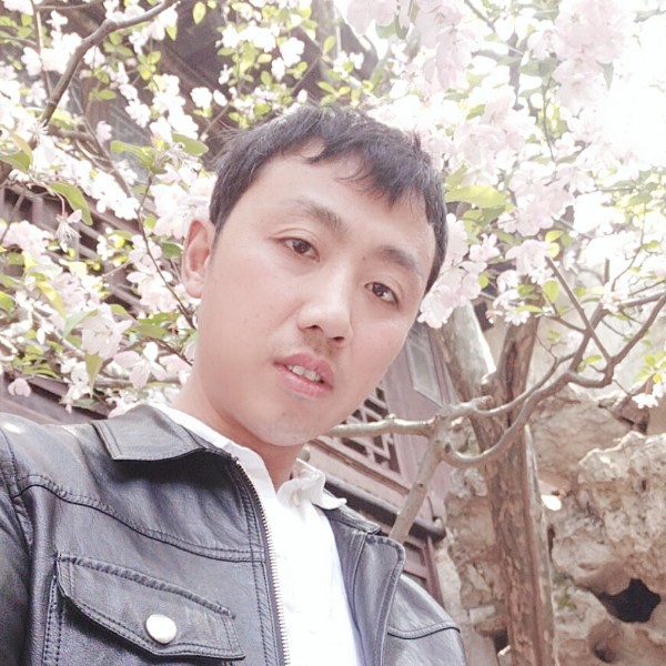 美女保卫风中的照片