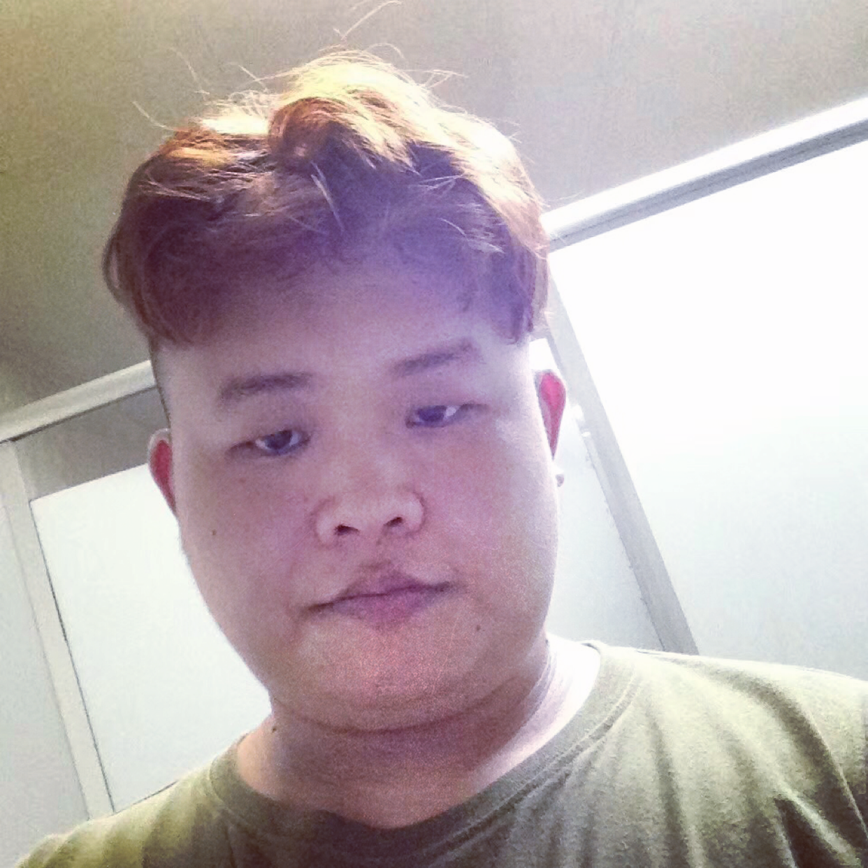 纯情浅吻秀发的照片