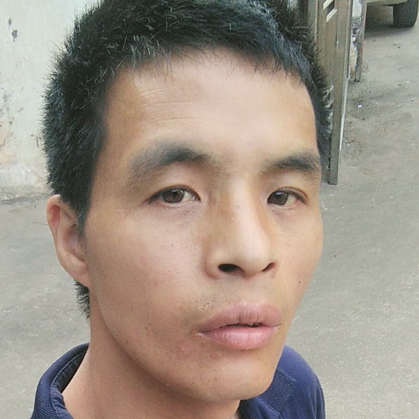 黄军伟的照片