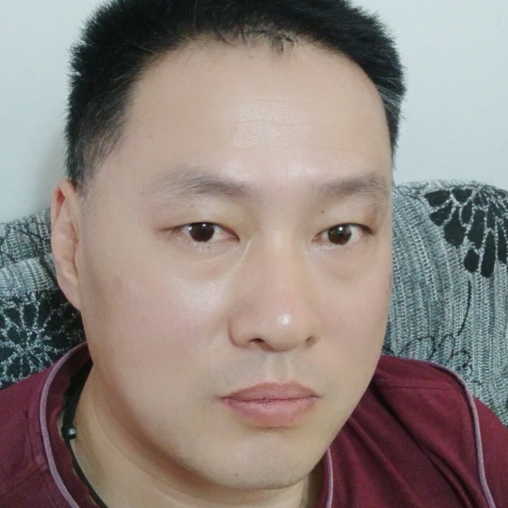 夜晚的微笑的照片