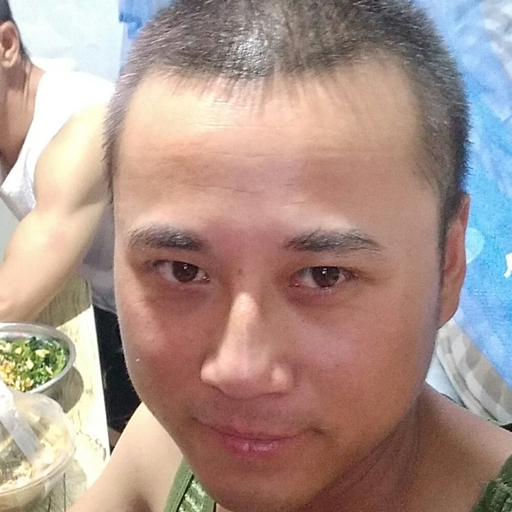 夜很冷，睁眼沧桑的照片