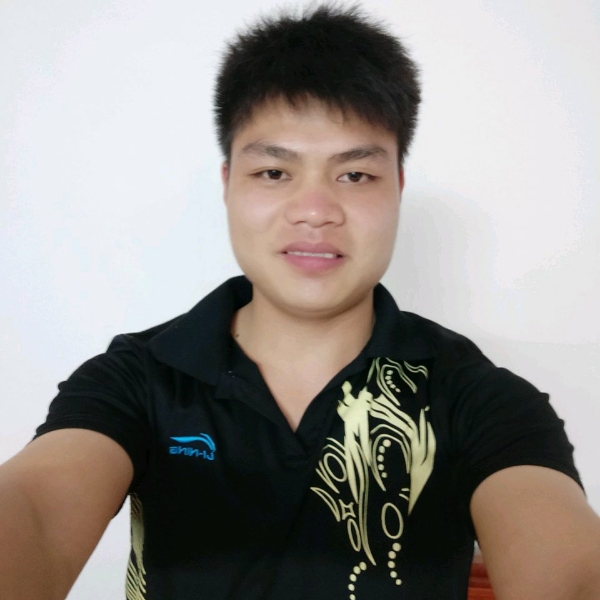 红牛邂逅害羞的照片