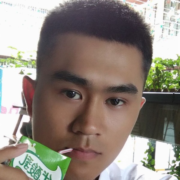 黄昏恋明月的照片