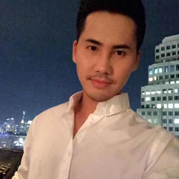 开朗向月亮的照片