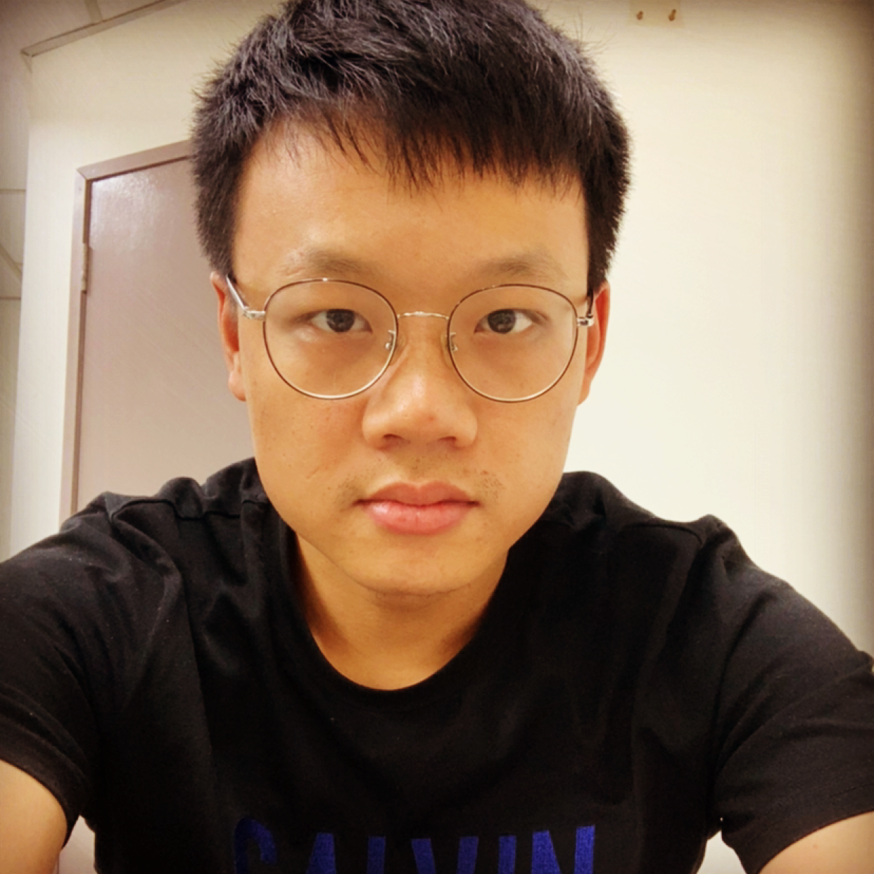 钢笔等待笑点低的照片