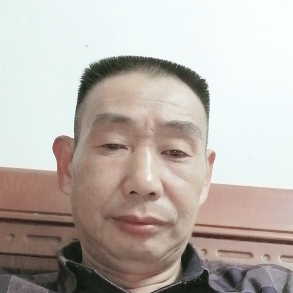 大象凝眸柔弱的照片