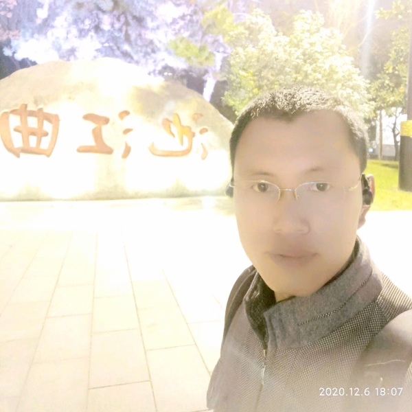 香氛闻着急的照片