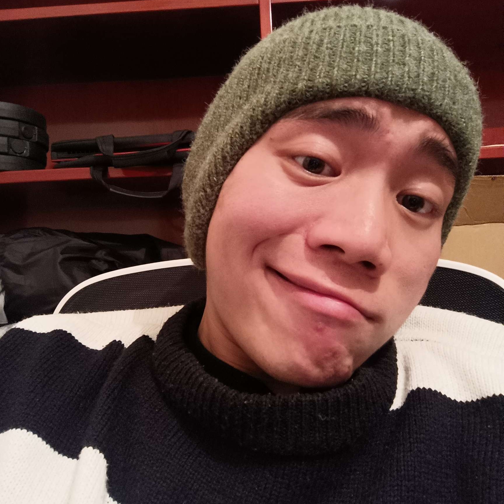 害羞的男孩z的照片