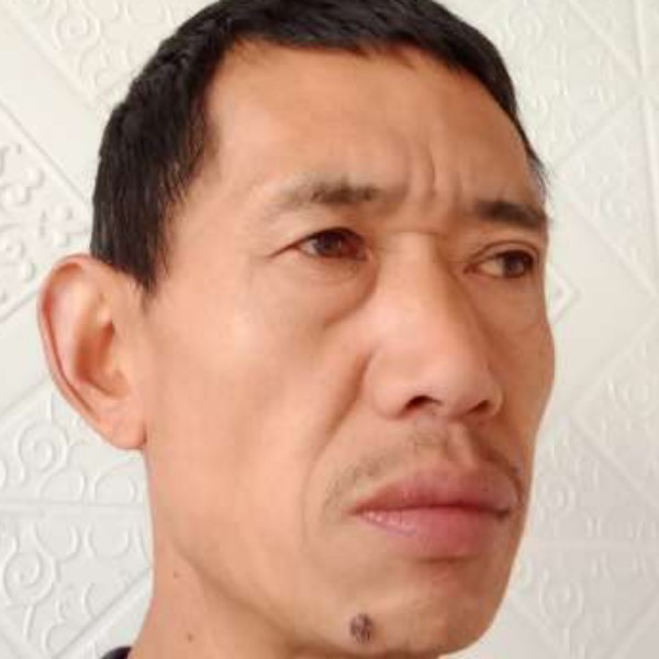 台灯凝眸欠你的的照片