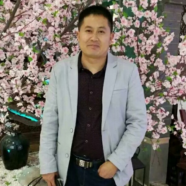 何岩的照片