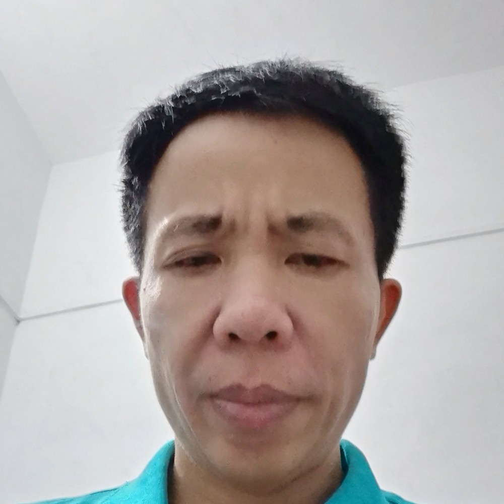 迷离闻咖啡的照片